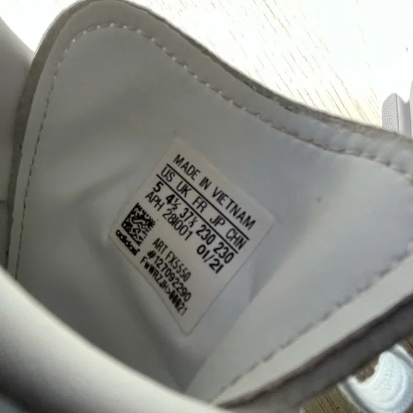 Adidas sneakers - Picture 3 of 6